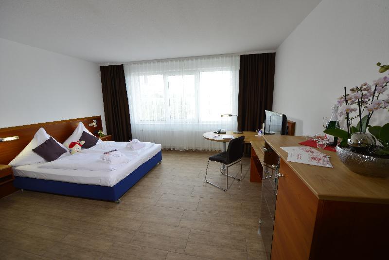 Michel Hotel Frankfurt Airport Rüsselsheim Екстериор снимка
